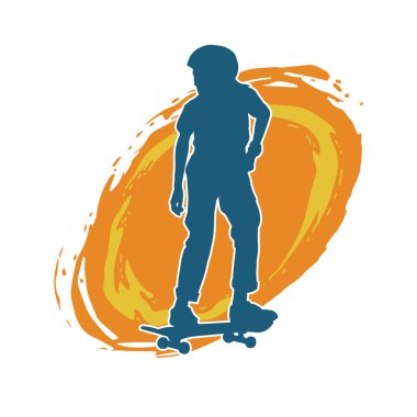 Hareket halindeki bir kadın silueti kaykay üzerinde poz veriyor. Kaykaylı şehirli bir kızın silueti..