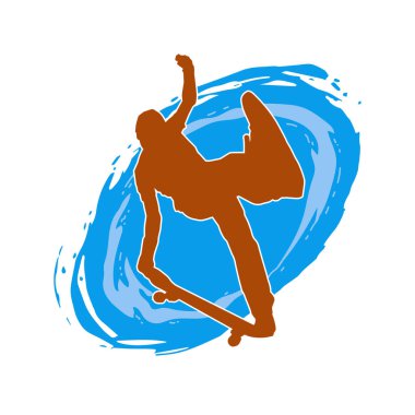 Hareket halindeki bir erkek silueti kaykay üzerinde poz veriyor. Kaykaylı bir şehir çocuğunun silueti..