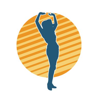 Kovboy kostümü giymiş bir kadın modelin silueti. Poz vermiş bir kovboy kızın silueti..