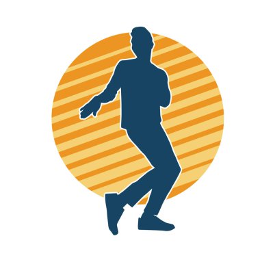 Hareket halindeki bir erkek dansçının silueti. Dans eden zayıf bir adamın silueti..