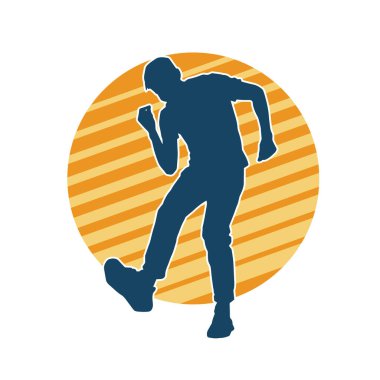 Hareket halindeki bir erkek dansçının silueti. Dans eden zayıf bir adamın silueti..