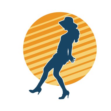 Modaya uygun, etkileyici bir kadının silueti.