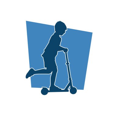 Bir çocuk silueti otomatik oyuncak bir araca biner..