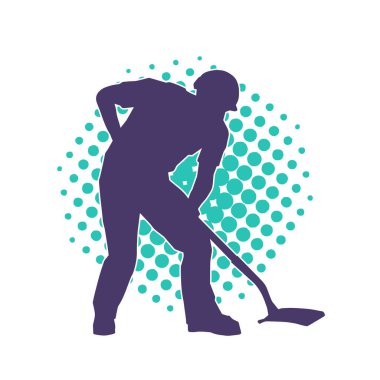 Kürek taşıyan bir işçinin silüeti. Bir işçinin hareket halindeki silueti kürek aracı kullanarak poz verir.