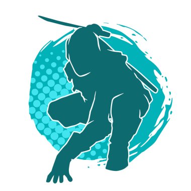 Ninja kostümlü bir erkeğin silueti Samuray Katana kılıcı taşıyor..