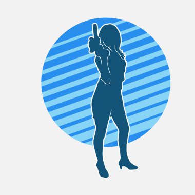 Kadın dövüşçü silueti. Tabanca ya da tabanca taşıyor..