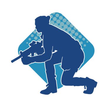 Kurşungeçirmez yelek giyen ve makineli tüfek taşıyan bir kadın özel kuvvet polisinin silueti..