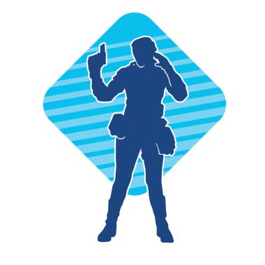 Kurşungeçirmez yelek giyen ve tabanca taşıyan bir kadın özel kuvvet polisinin silüeti..