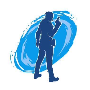 Kurşungeçirmez yelek giyen ve tabanca taşıyan bir kadın özel kuvvet polisinin silüeti..