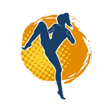 Dövüş sanatları tekmesi atan bir kadının silueti. Sportif bir kadının silueti tekme hareketi yapıyor..