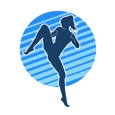 Dövüş sanatları tekmesi atan bir kadının silueti. Sportif bir kadının silueti tekme hareketi yapıyor..