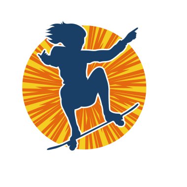 Hareket halindeki bir kadın silueti kaykay üzerinde poz veriyor. Kaykaylı şehirli bir kızın silueti..