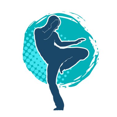 Doğu dövüş sanatı pozu veren bir adamın silueti. Dövüş sanatlarında bir erkeğin silueti..