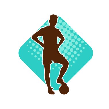 Futbol oynayan bir adamın silüeti. Hareket halindeki bir futbolcunun silueti.