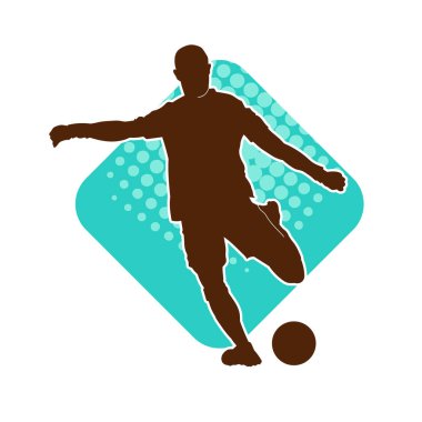 Futbol oynayan bir adamın silüeti. Hareket halindeki bir futbolcunun silueti.