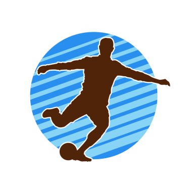 Futbol oynayan bir adamın silüeti. Hareket halindeki bir futbolcunun silueti.