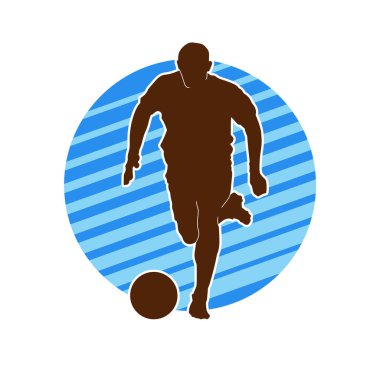 Futbol oynayan bir adamın silüeti. Hareket halindeki bir futbolcunun silueti.