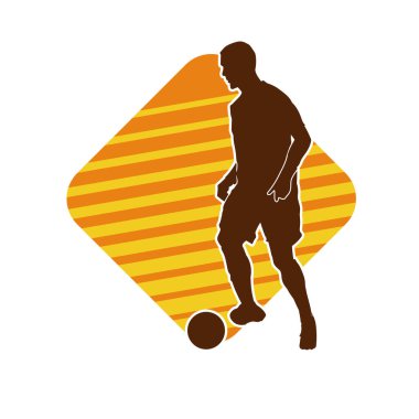 Top tekmeleyen bir erkek futbolcunun silueti. Hareket halindeki bir futbolcunun silueti.