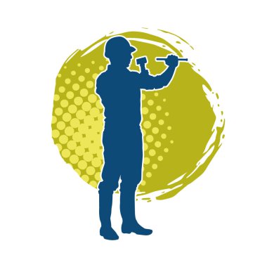 Çekiç aleti taşıyan bir işçinin silüeti. Hareket halindeki bir işçinin silueti çekiç aleti ile poz verir.