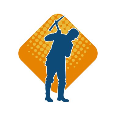 Görev sırasında baltayla dolaşan işçi kostümlü bir adamın silüeti. Bir madencinin hareket halindeki silueti balta aracı ile poz verir.