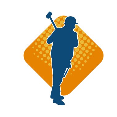 Çalışan bir işçinin silueti balyoz aletini kullanarak hareket halinde poz verir.