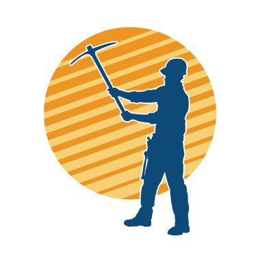 Görev sırasında baltayla dolaşan işçi kostümlü bir adamın silüeti. Bir madencinin hareket halindeki silueti balta aracı ile poz verir.