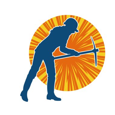 Kazma aletle poz veren, işçi kostümü giyen bir kadının silueti. Kazma aleti taşıyan madenci kostümlü bir kadının silueti..