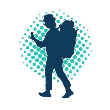 Sırt çantalı bir kadın gezginin silüeti.