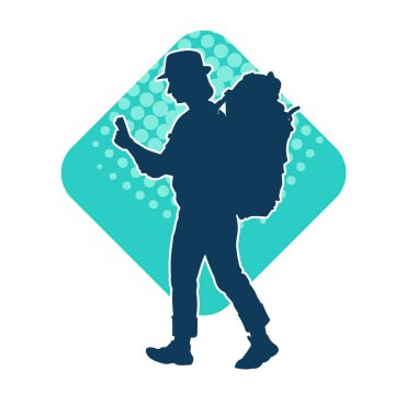 Sırt çantalı bir kadın gezginin silüeti.