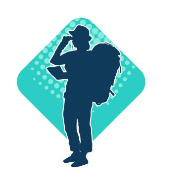 Sırt çantalı bir kadın gezginin silüeti.