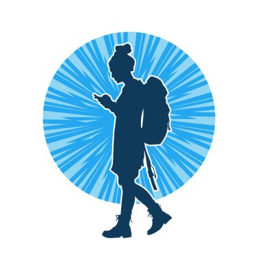 Sırt çantalı bir kadın gezginin silüeti.