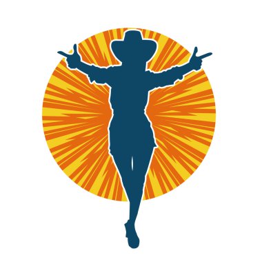 Kovboy kostümü giymiş bir kadın modelin silueti. Poz vermiş bir kovboy kızın silueti..