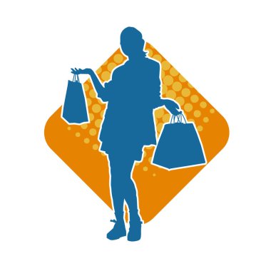 Sıska genç bir kadının silüeti alışveriş torbaları taşıyor..