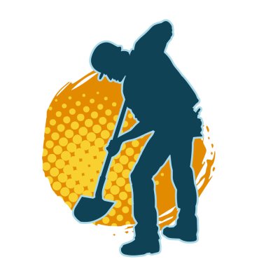 Kürek taşıyan bir işçinin silüeti. Bir işçinin hareket halindeki silueti kürek aracı kullanarak poz verir.