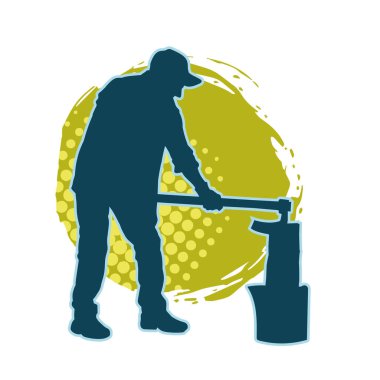 Uzun şaft baltasıyla odun kesen bir erkek işçinin silueti.