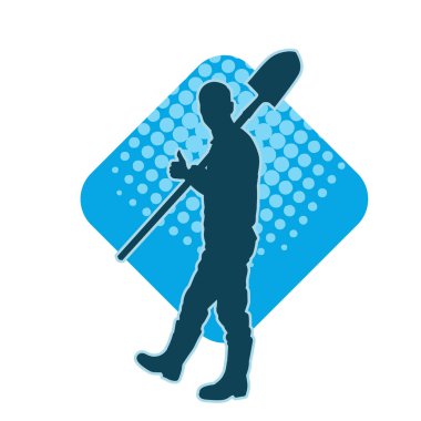 Kürek taşıyan bir erkek işçinin silüeti. Kürek taşıyan bir bahçıvanın silueti..