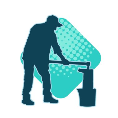 Uzun şaft baltasıyla odun kesen bir erkek işçinin silueti.