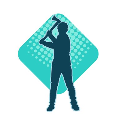 Balta taşıyan bir adamın silüeti. Balta taşıyan erkek bir oduncunun silueti..