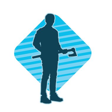 Balta taşıyan bir adamın silüeti. Balta taşıyan erkek bir oduncunun silueti..