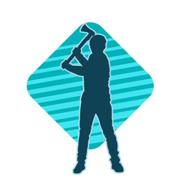 Balta taşıyan bir adamın silüeti. Balta taşıyan erkek bir oduncunun silueti..