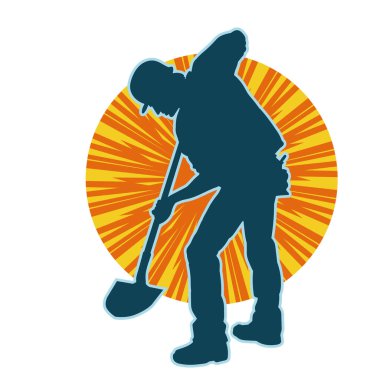 Kürek taşıyan bir işçinin silüeti. Bir işçinin hareket halindeki silueti kürek aracı kullanarak poz verir.