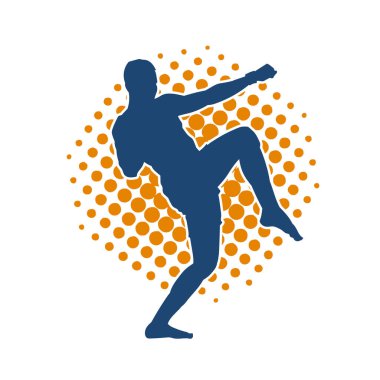 Hareketli erkek kickboksör atletinin silueti. Tekme atan bir adamın silueti..
