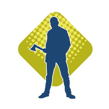 Balta taşıyan bir adamın silüeti. Balta taşıyan erkek bir oduncunun silueti..