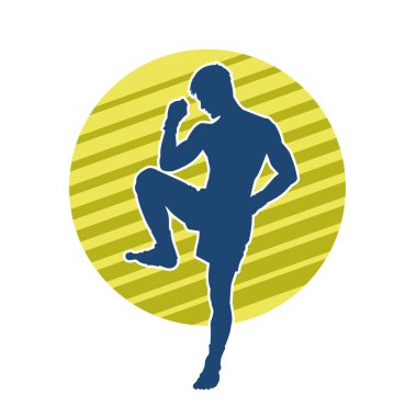 Hareketli erkek kickboksör atletinin silueti. Tekme atan bir adamın silueti..