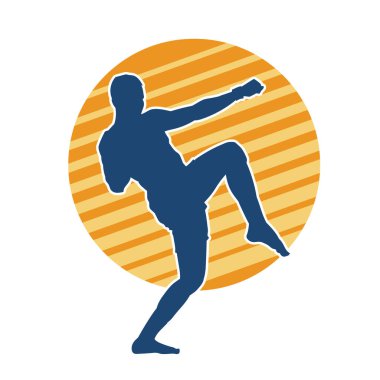Hareketli erkek kickboksör atletinin silueti. Tekme atan bir adamın silueti..