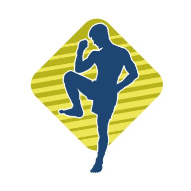 Hareketli erkek kickboksör atletinin silueti. Tekme atan bir adamın silueti..