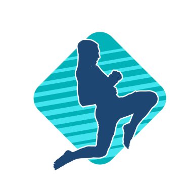 Hareketli erkek kickboksör atletinin silueti. Tekme atan bir adamın silueti..