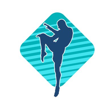 Hareketli erkek kickboksör atletinin silueti. Tekme atan bir adamın silueti..
