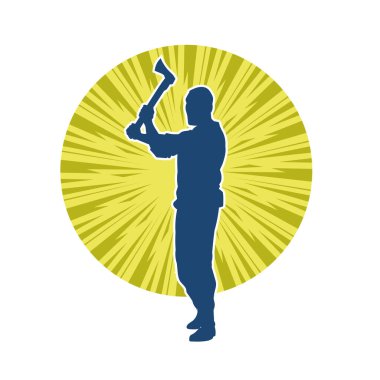 Balta taşıyan bir adamın silüeti. Balta taşıyan erkek bir oduncunun silueti..