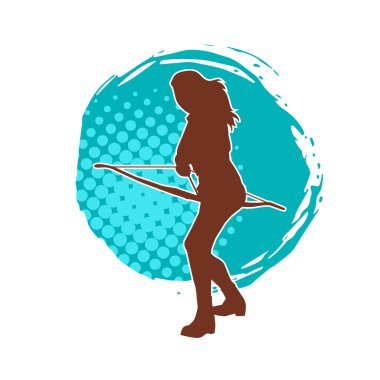 Dişi okçu bir dövüşçünün silueti ok ve yayla pozisyonunu alıyor..